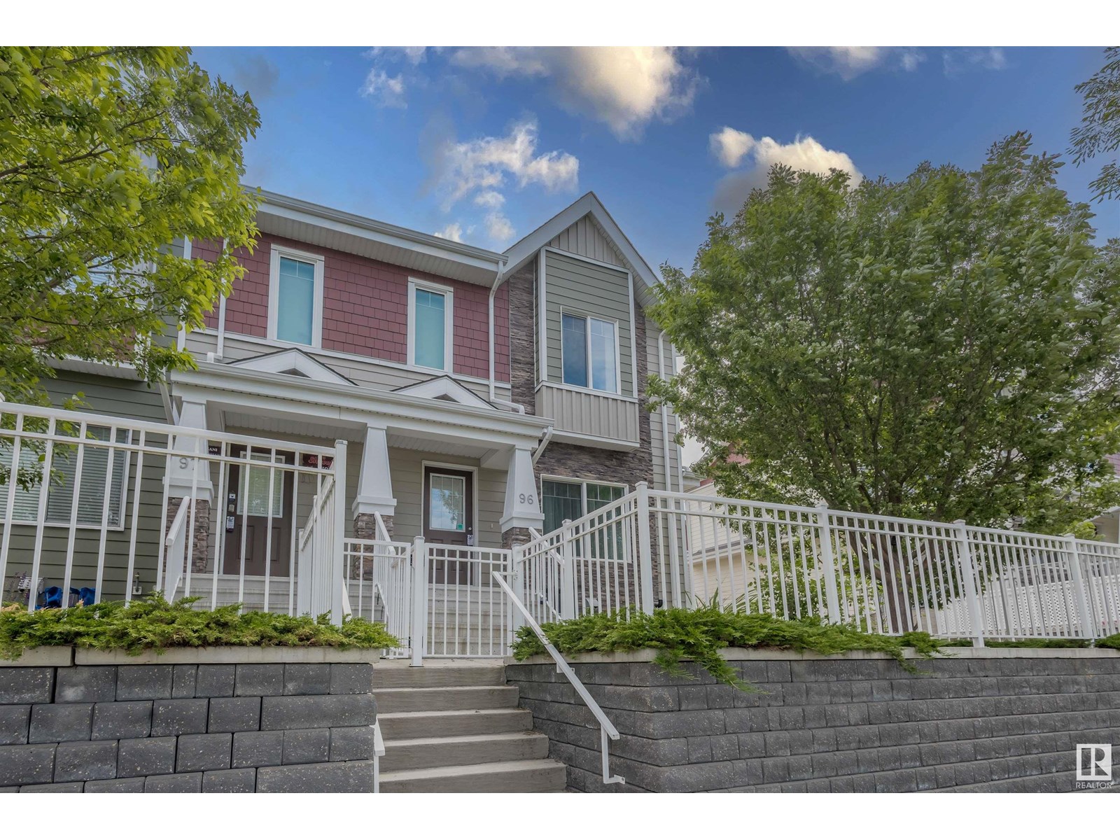 Photo 2 of 96 2003 Rabbit Hill Rd Nw, Edmonton AB