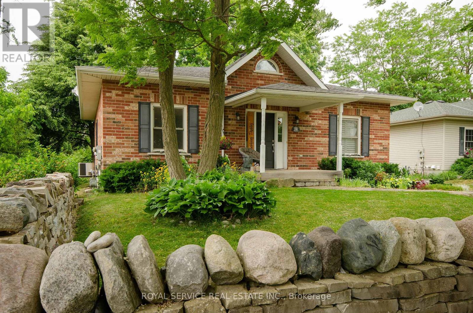 Photo 4 of 28 Clifton Road, Port Hope ON