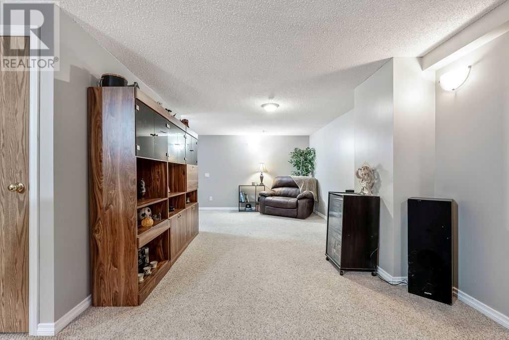 Single Family House Bungalow for Sale in  Falwood Place NE Falconridge Calgary 