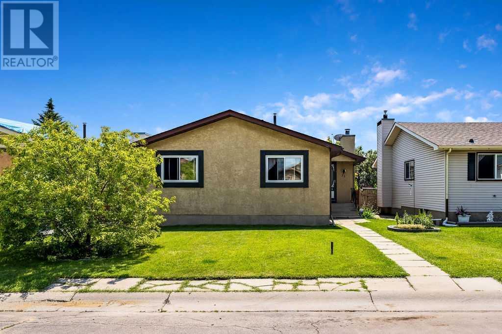 Single Family House Bungalow for Sale in  Falwood Place NE Falconridge Calgary 