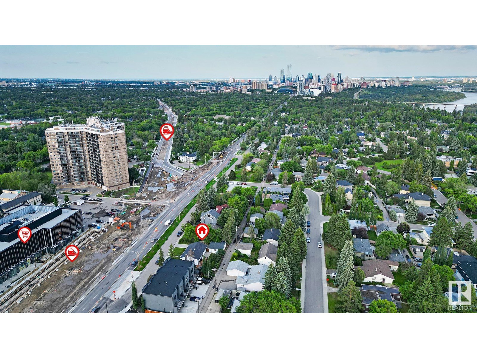 Photo 8 of 13915 13919 102 Av Nw, Edmonton AB