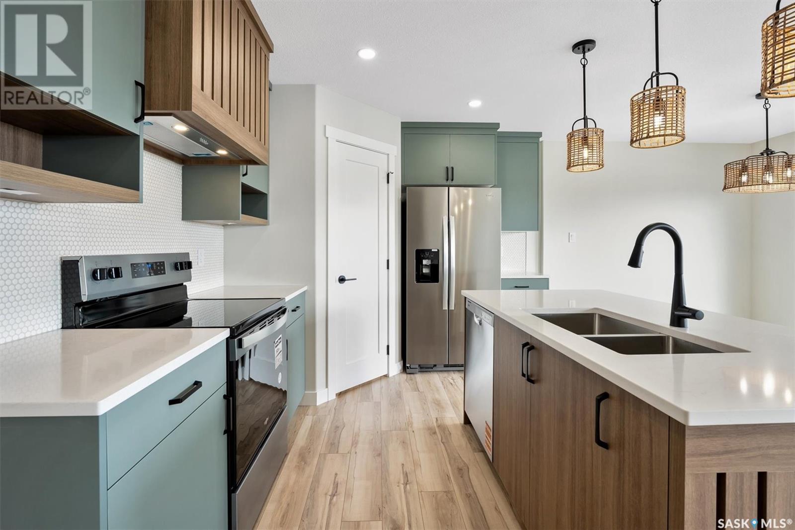 Photo 5 of 418 Kinloch Crescent, Saskatoon SK