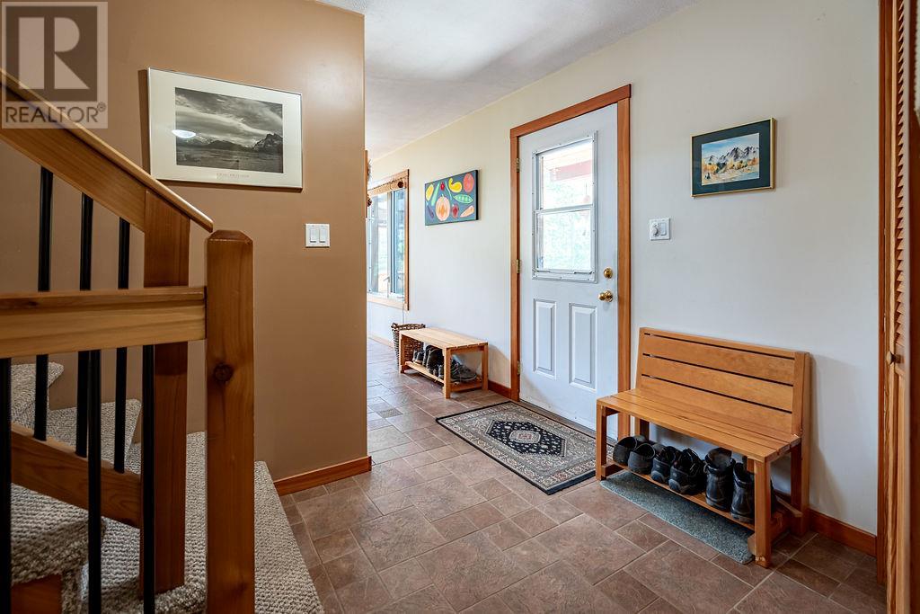 6105 Pine Ridge Road, Kaslo