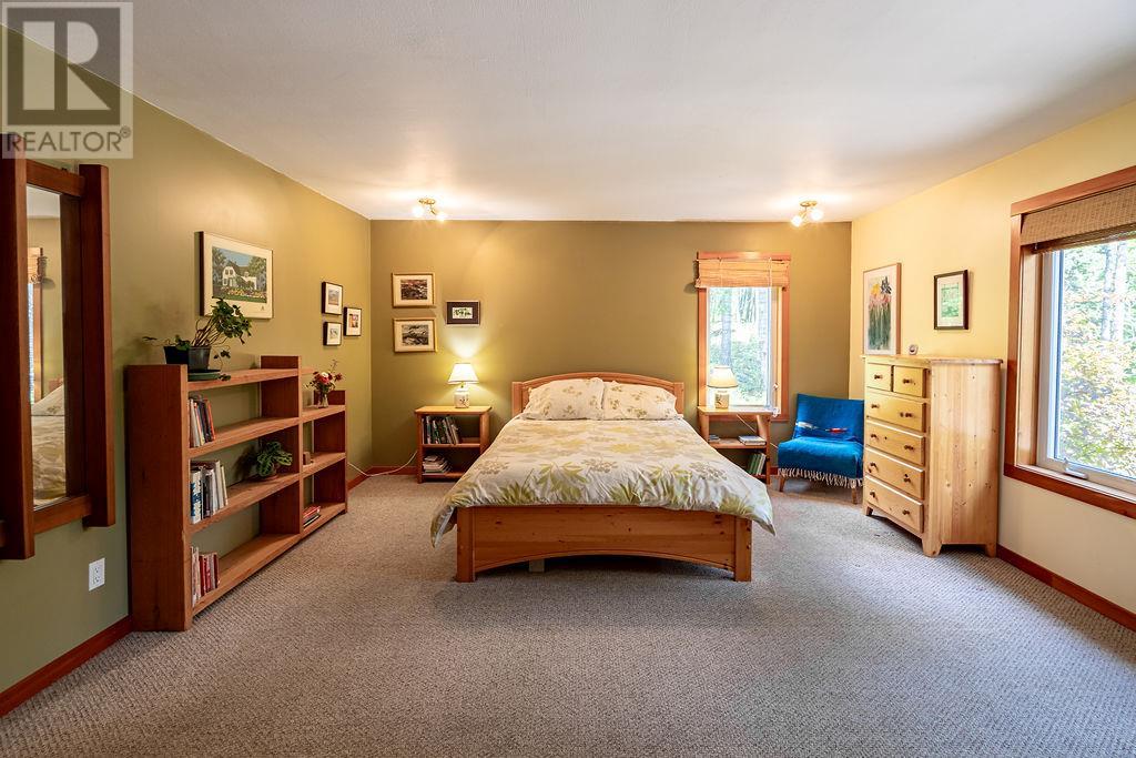 6105 Pine Ridge Road, Kaslo