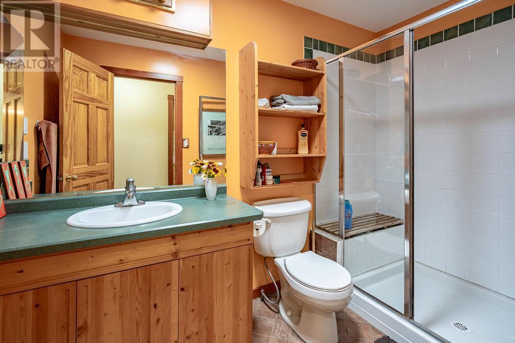 6105 Pine Ridge Road, Kaslo