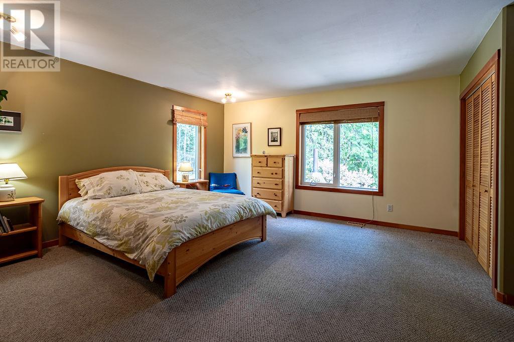 6105 Pine Ridge Road, Kaslo