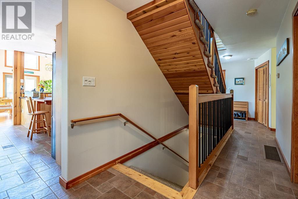 6105 Pine Ridge Road, Kaslo