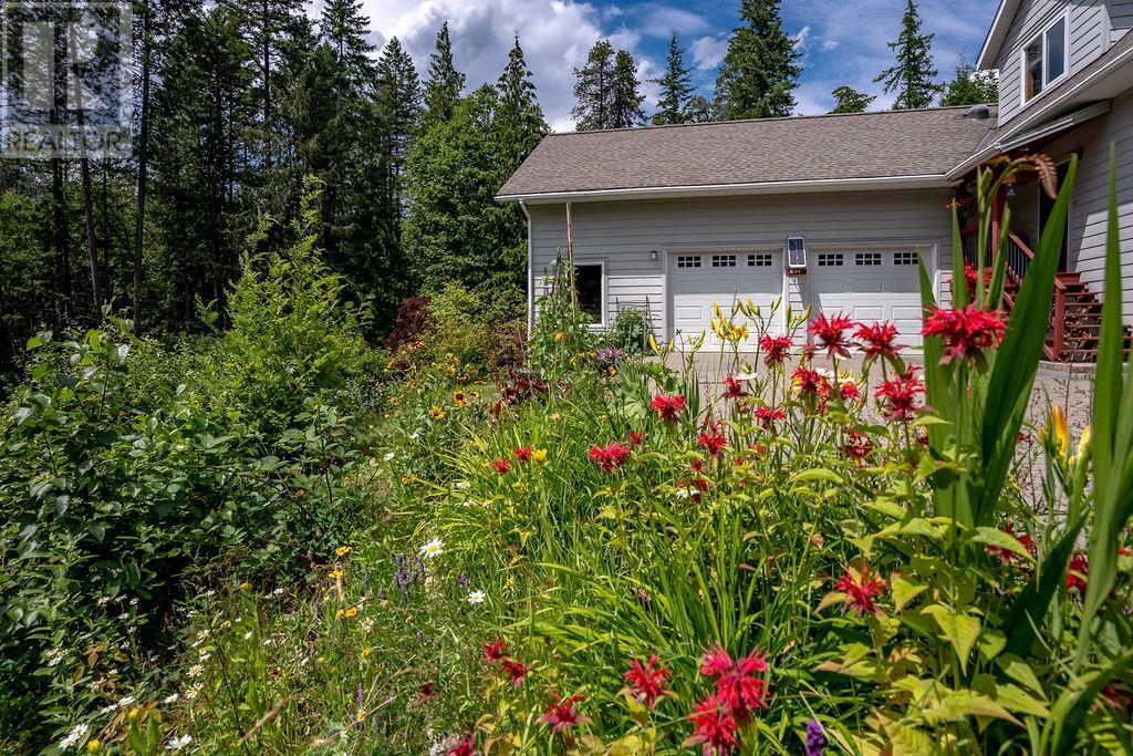 6105 Pine Ridge Road, Kaslo