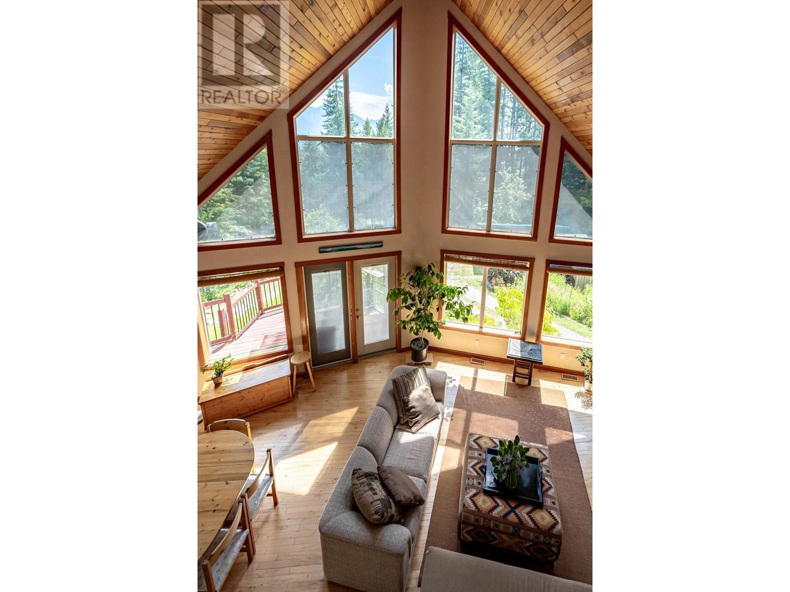 6105 Pine Ridge Road, Kaslo