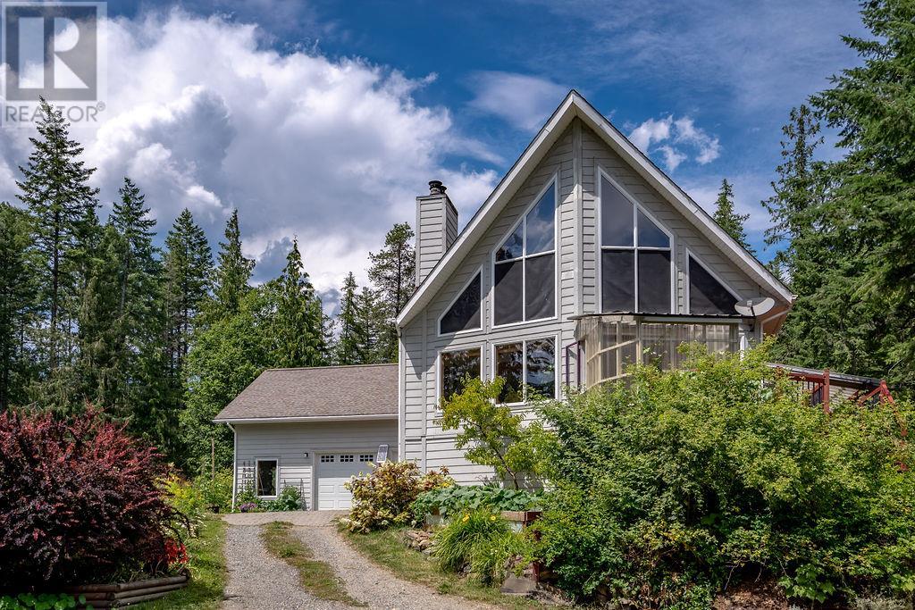 6105 Pine Ridge Road, Kaslo