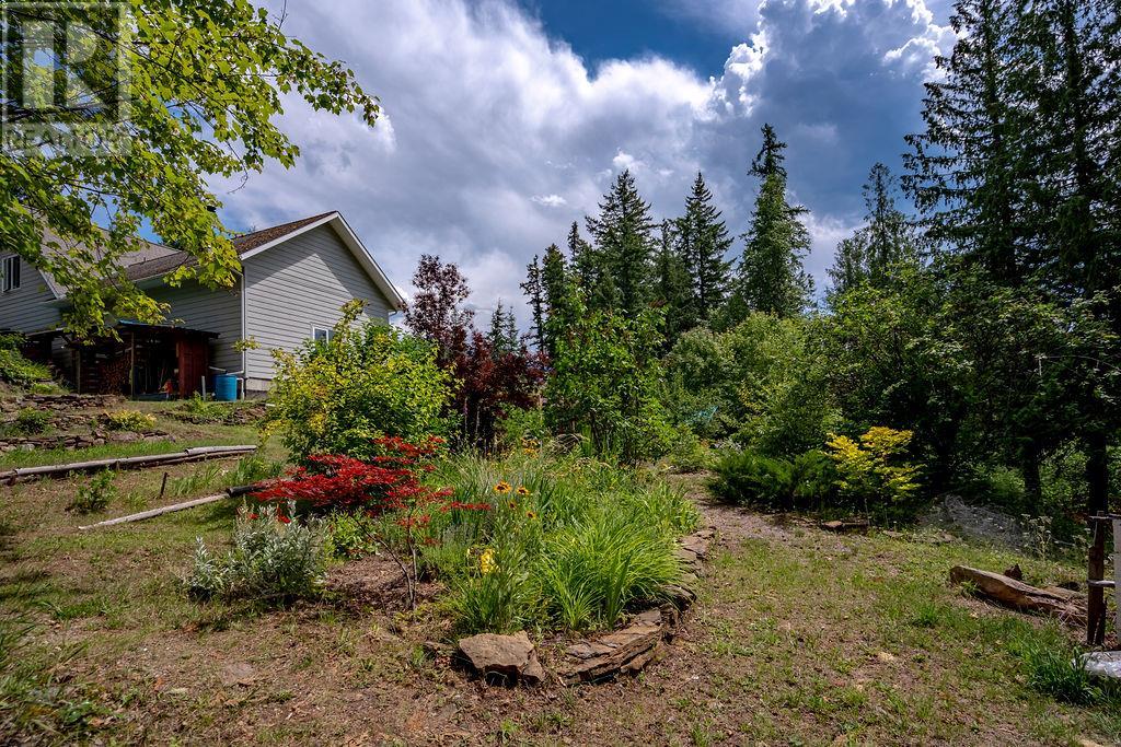 6105 Pine Ridge Road, Kaslo