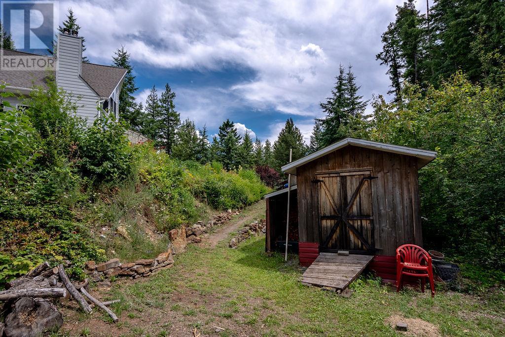6105 Pine Ridge Road, Kaslo
