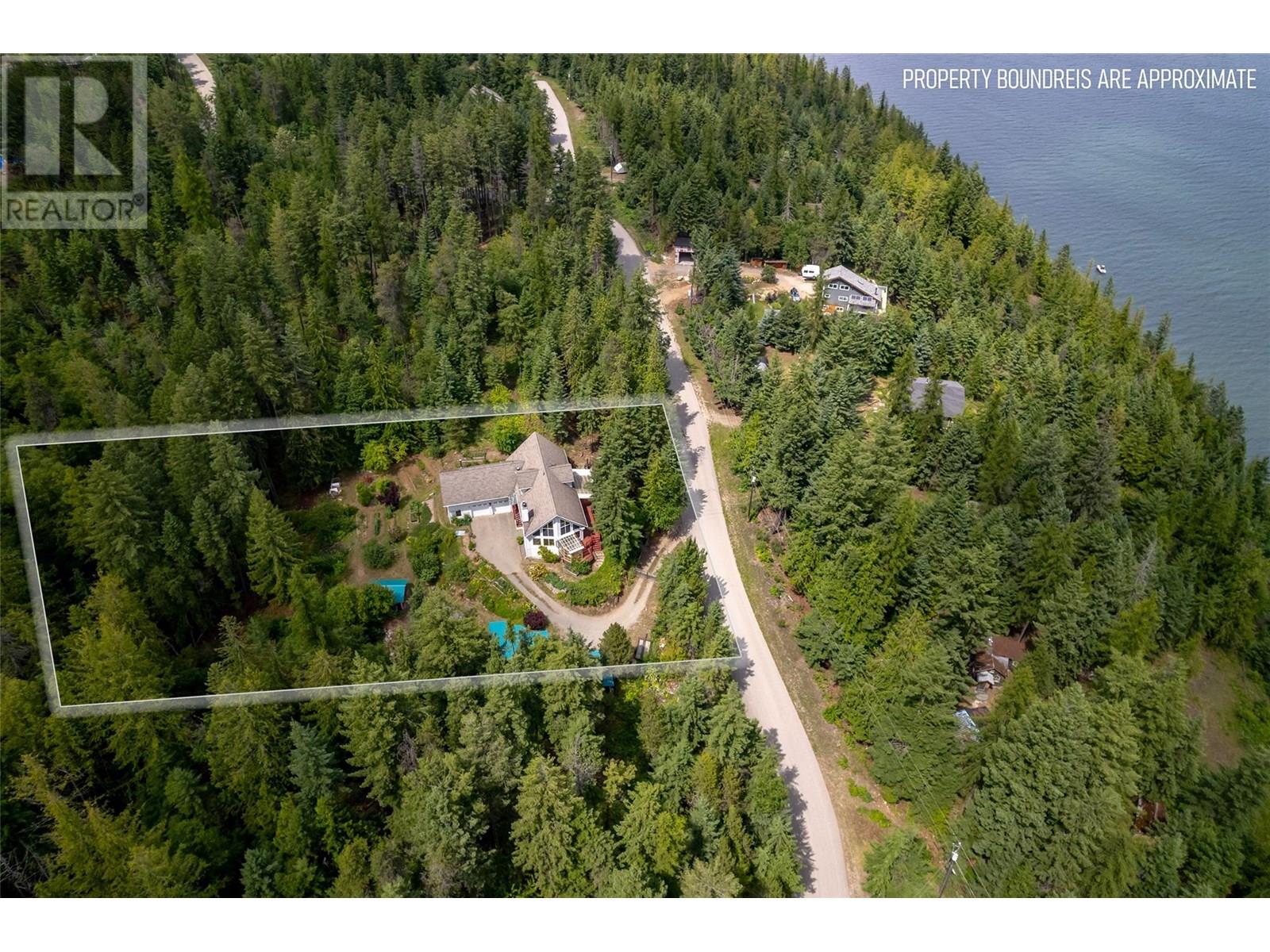6105 Pine Ridge Road, Kaslo