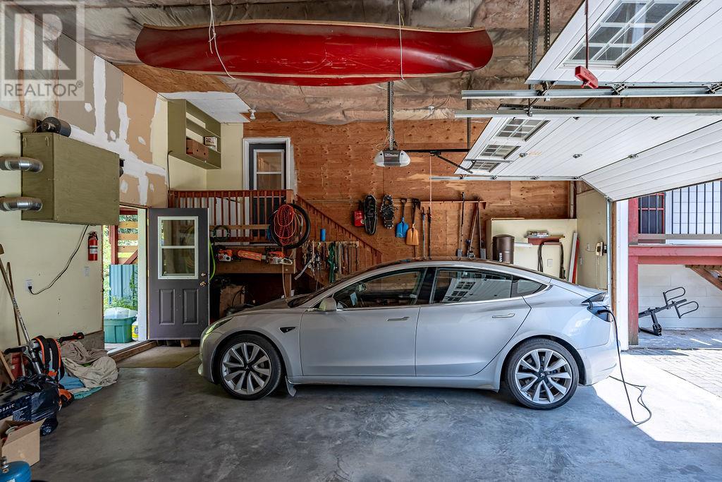 6105 Pine Ridge Road, Kaslo