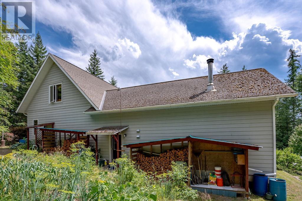 6105 Pine Ridge Road, Kaslo
