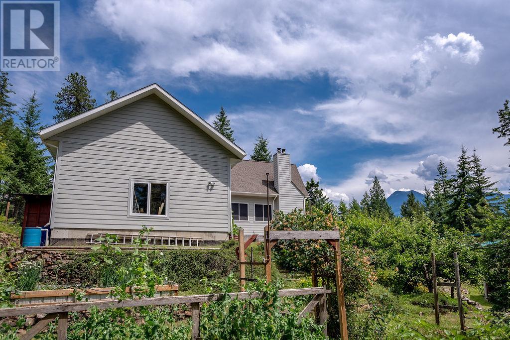 6105 Pine Ridge Road, Kaslo