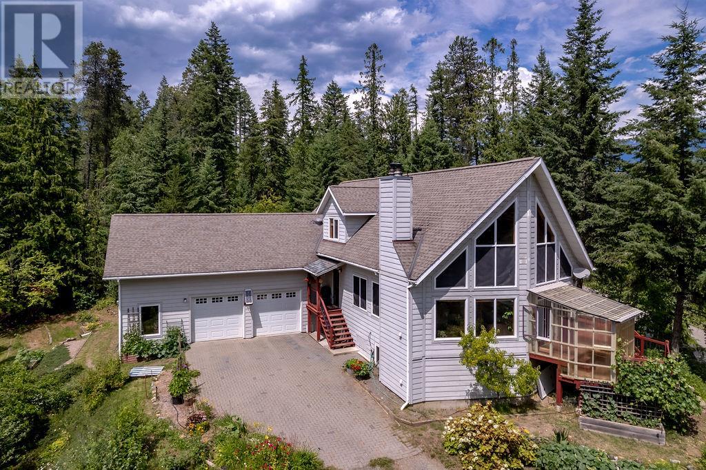 6105 Pine Ridge Road, Kaslo