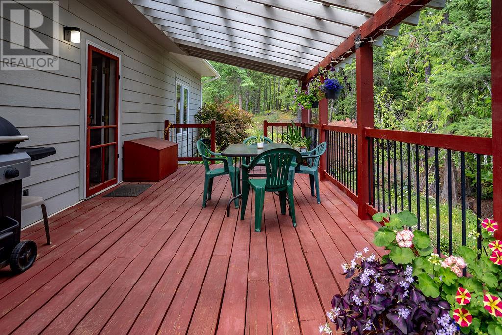 6105 Pine Ridge Road, Kaslo
