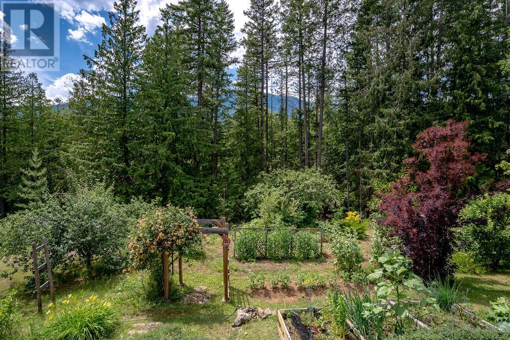 6105 Pine Ridge Road, Kaslo