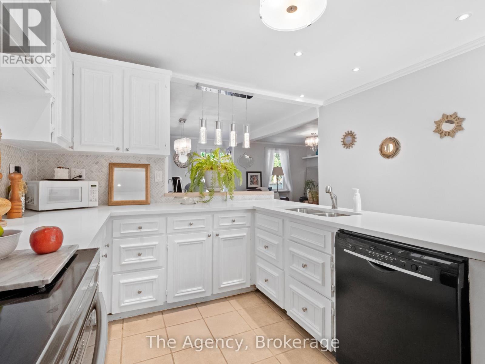 Photo 15 of 36 Afton Avenue, Welland ON