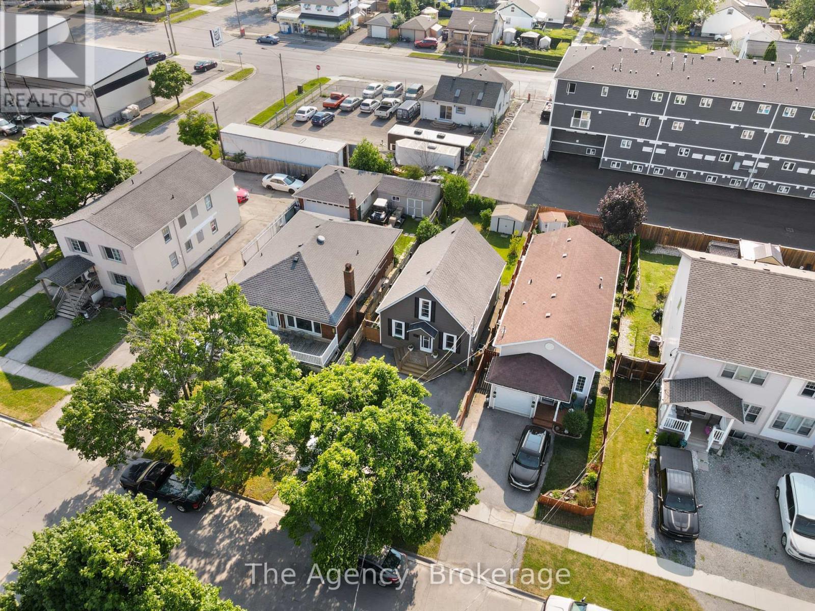 Photo 31 of 36 Afton Avenue, Welland ON