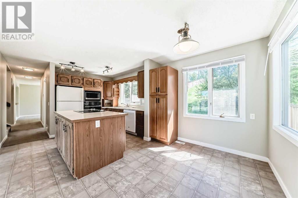 Single Family House 4 Level for Sale in  Hawksbrow Drive NW Hawkwood Calgary 
