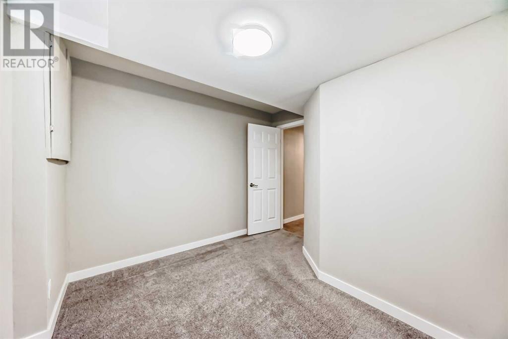 Single Family House 4 Level for Sale in  Hawksbrow Drive NW Hawkwood Calgary 