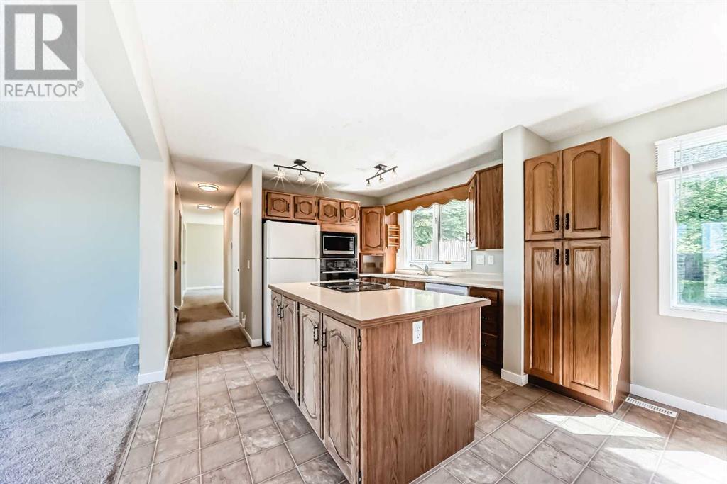 Single Family House 4 Level for Sale in  Hawksbrow Drive NW Hawkwood Calgary 