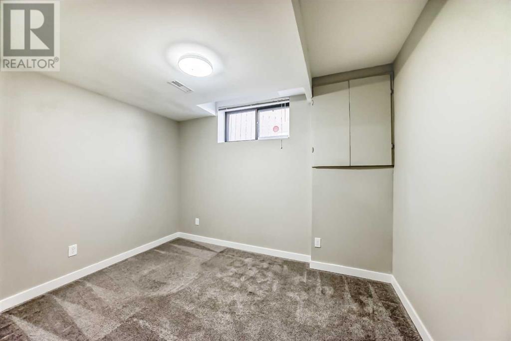 Single Family House 4 Level for Sale in  Hawksbrow Drive NW Hawkwood Calgary 