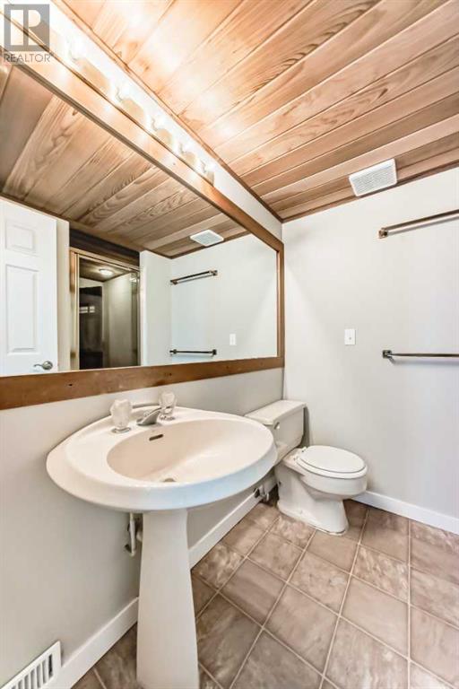 Single Family House 4 Level for Sale in  Hawksbrow Drive NW Hawkwood Calgary 