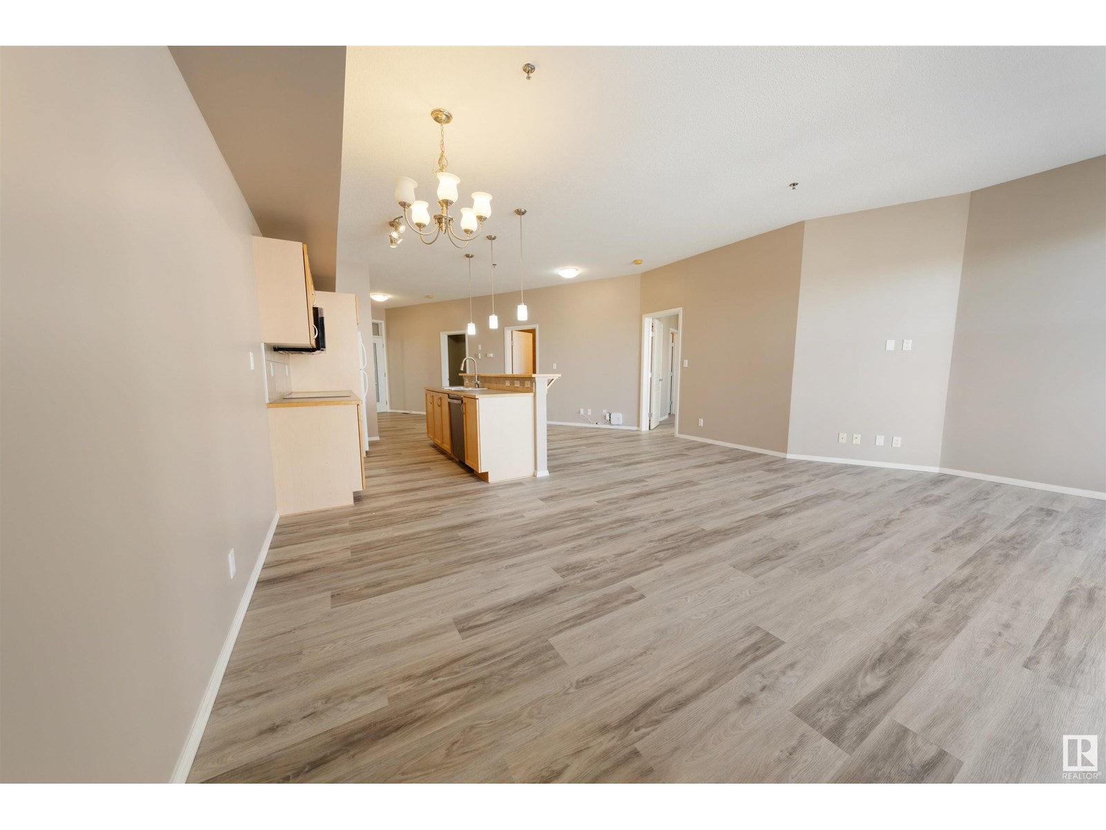 Photo 12 of 231 4831 104 A St Nw Nw, Edmonton AB