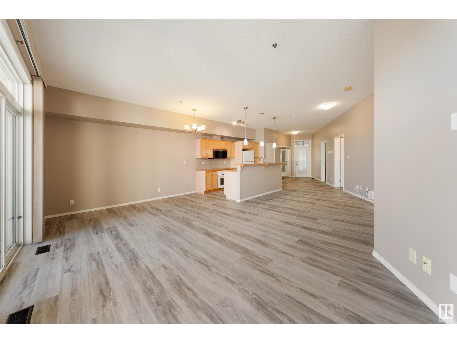 Photo 11 of 231 4831 104 A St Nw Nw, Edmonton AB