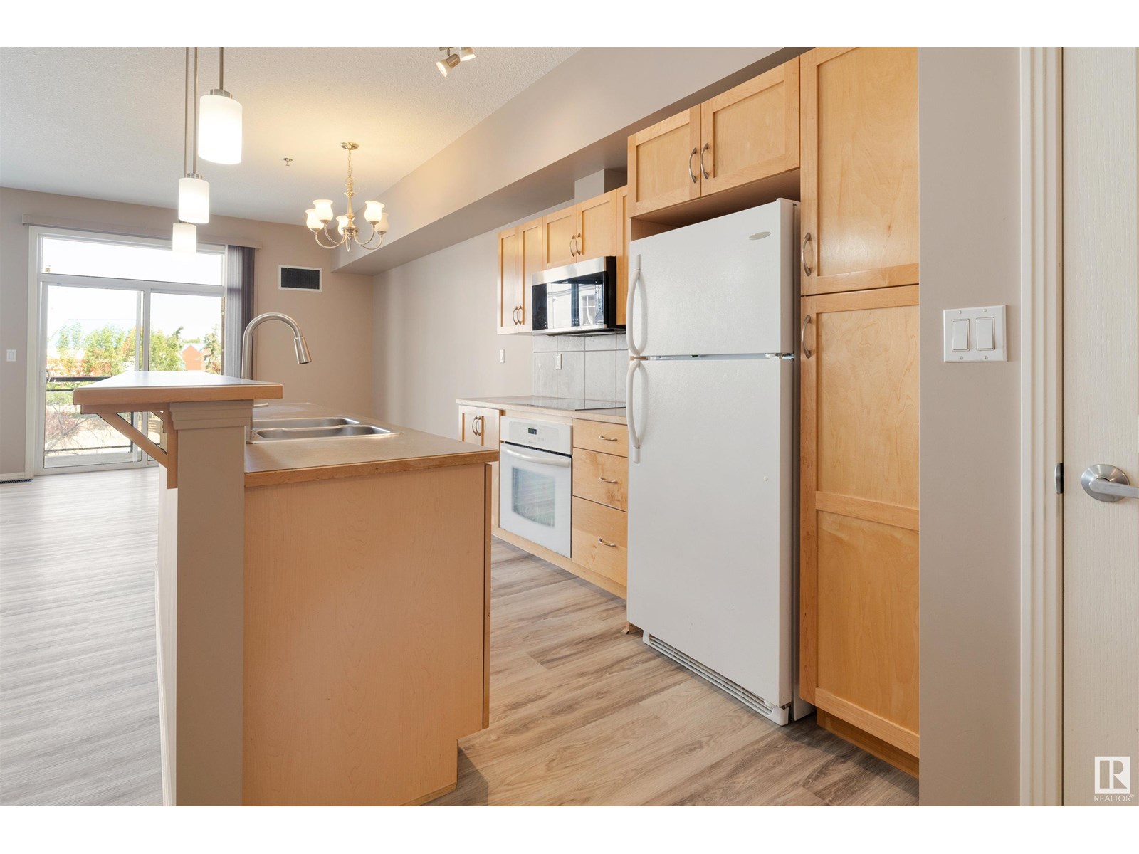 Photo 3 of 231 4831 104 A St Nw Nw, Edmonton AB