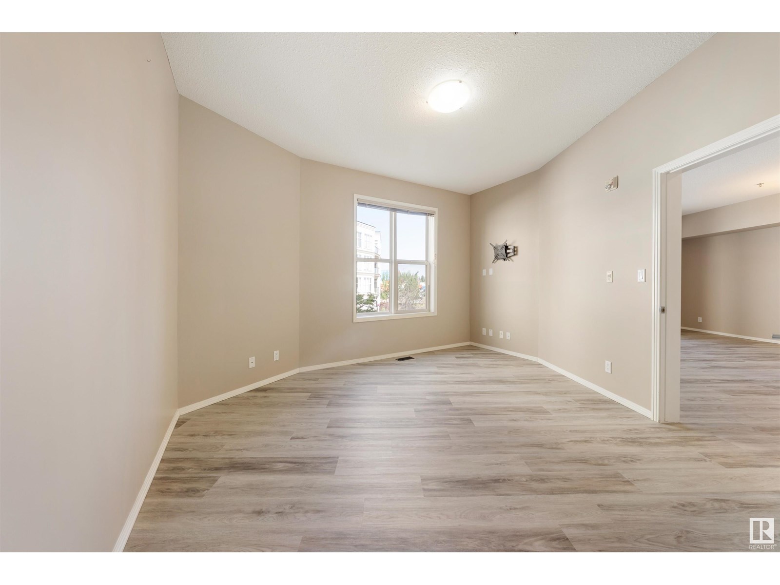Photo 14 of 231 4831 104 A St Nw Nw, Edmonton AB