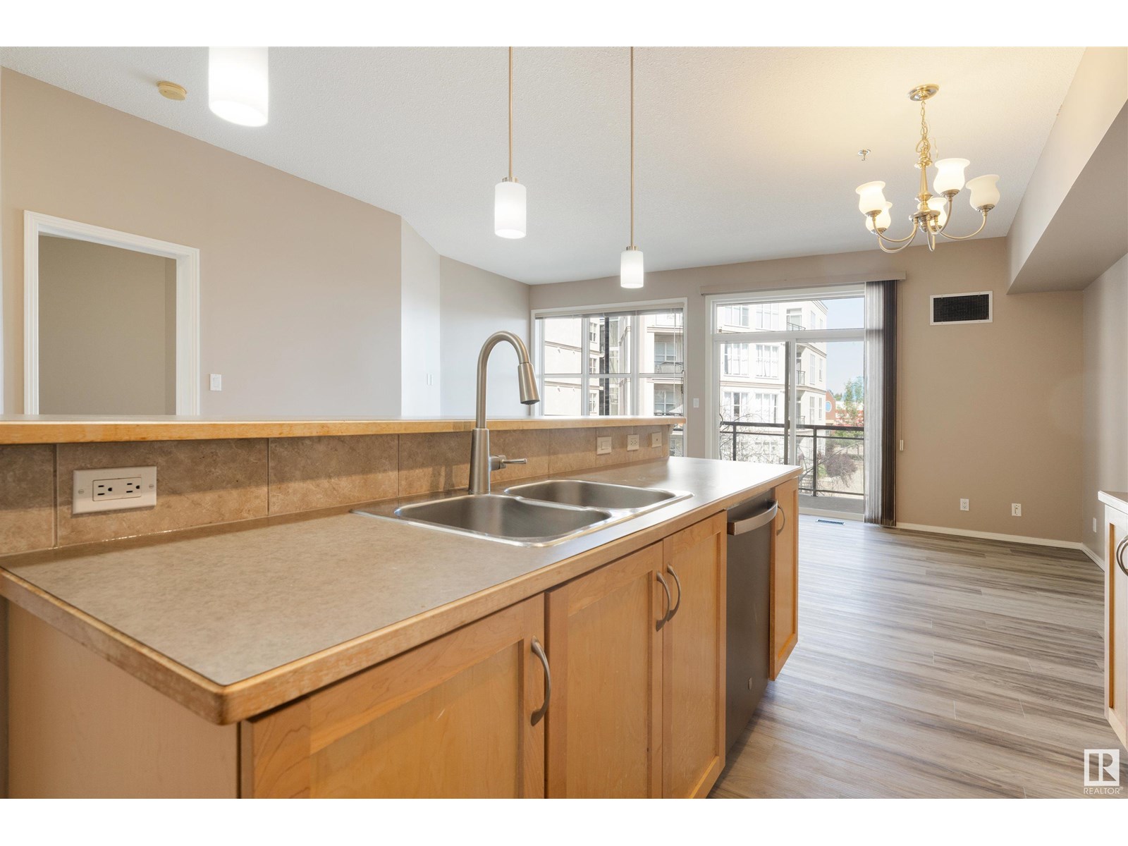 Photo 4 of 231 4831 104 A St Nw Nw, Edmonton AB