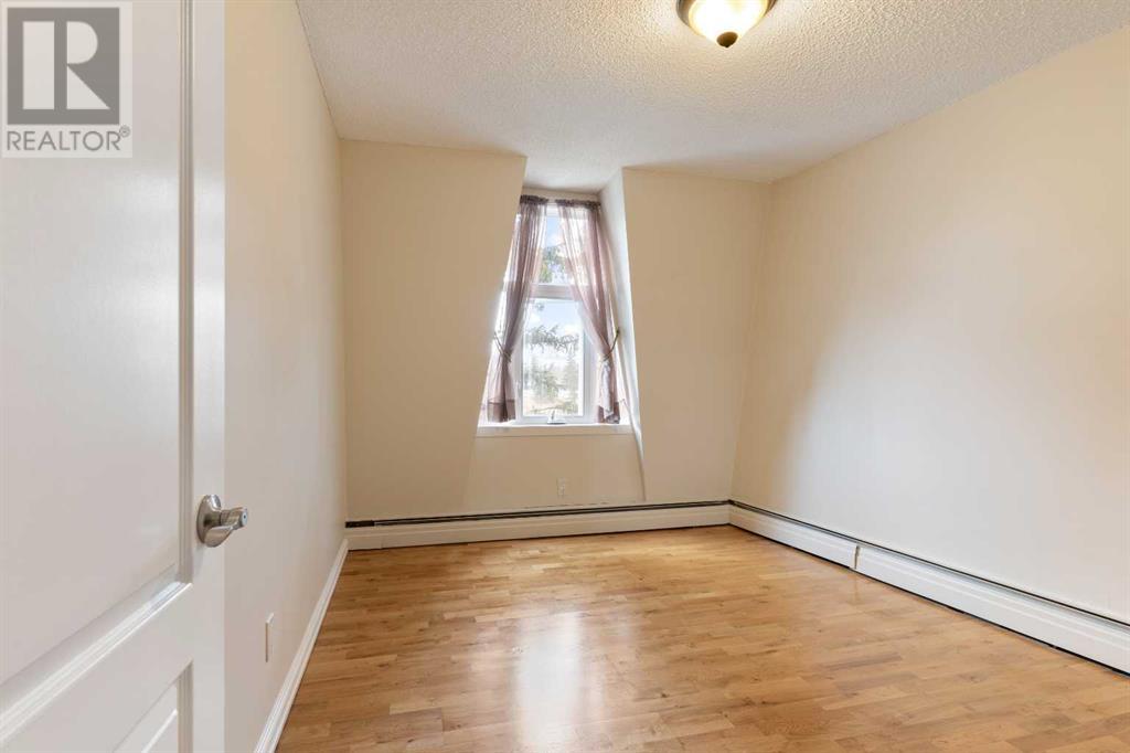 Single Family House for Sale in   Cedar Crescent SW Spruce Cliff Calgary 