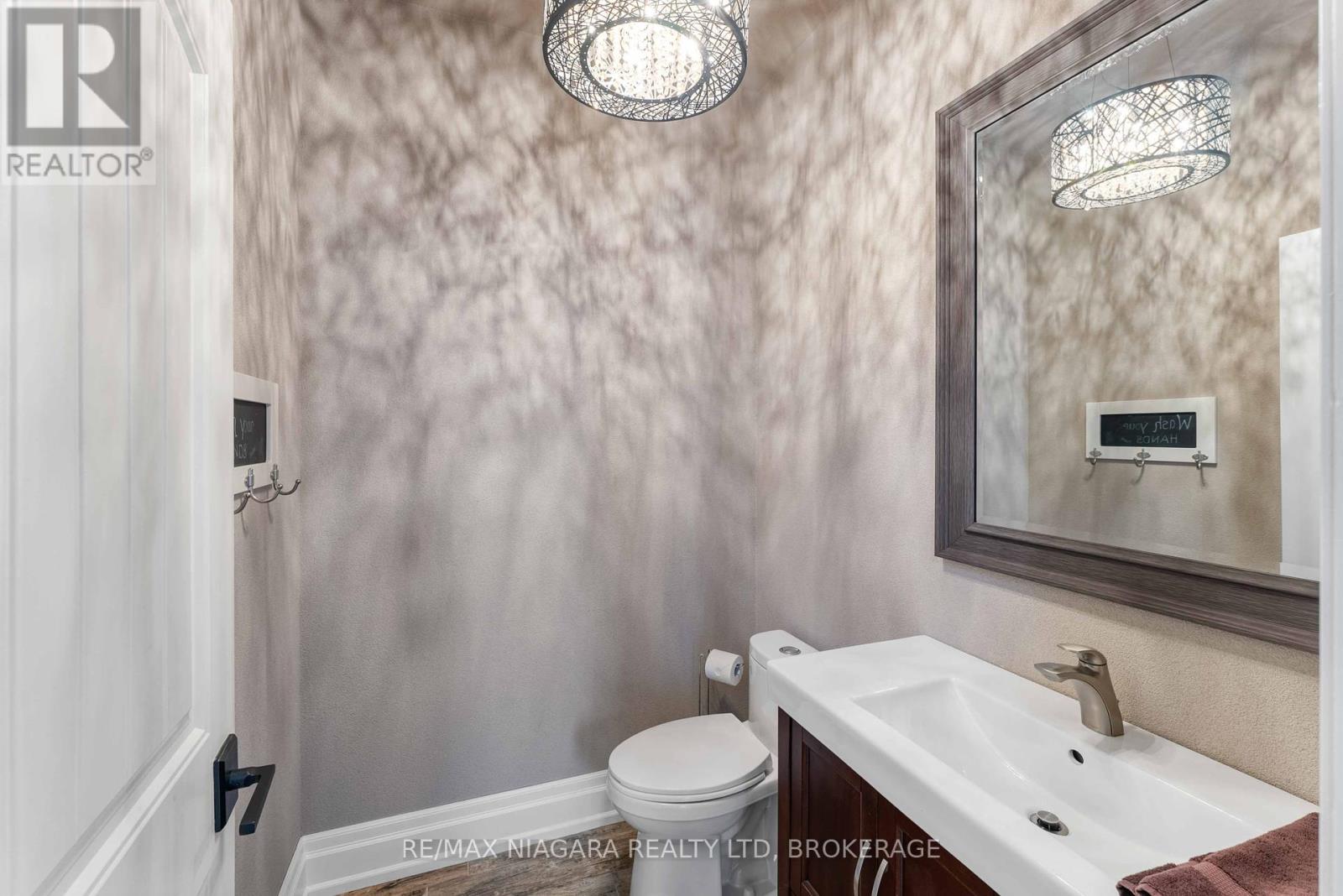 Photo 14 of 50 Sandalwood Crescent, Niagaraonthelake ON
