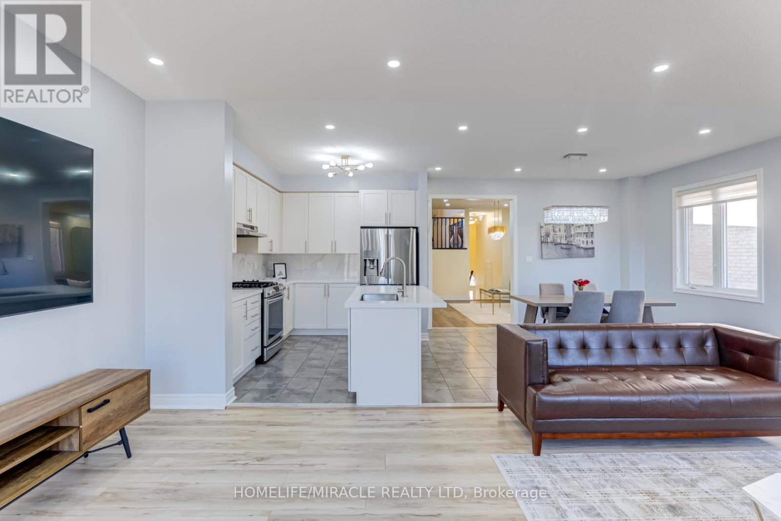 Photo 4 of 57 Sutcliffe Way, New Tecumseth ON