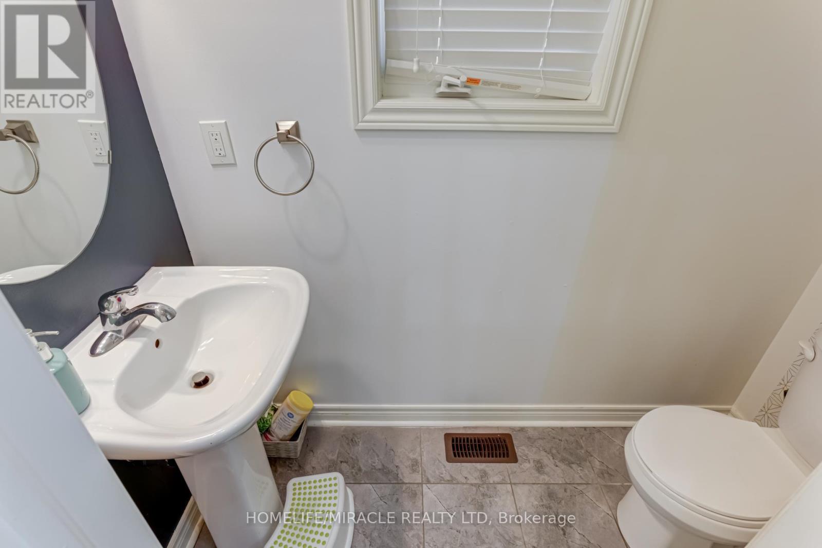 Photo 26 of 57 Sutcliffe Way, New Tecumseth ON