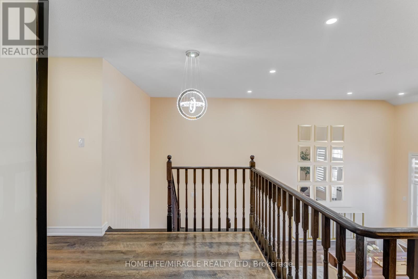 Photo 5 of 57 Sutcliffe Way, New Tecumseth ON