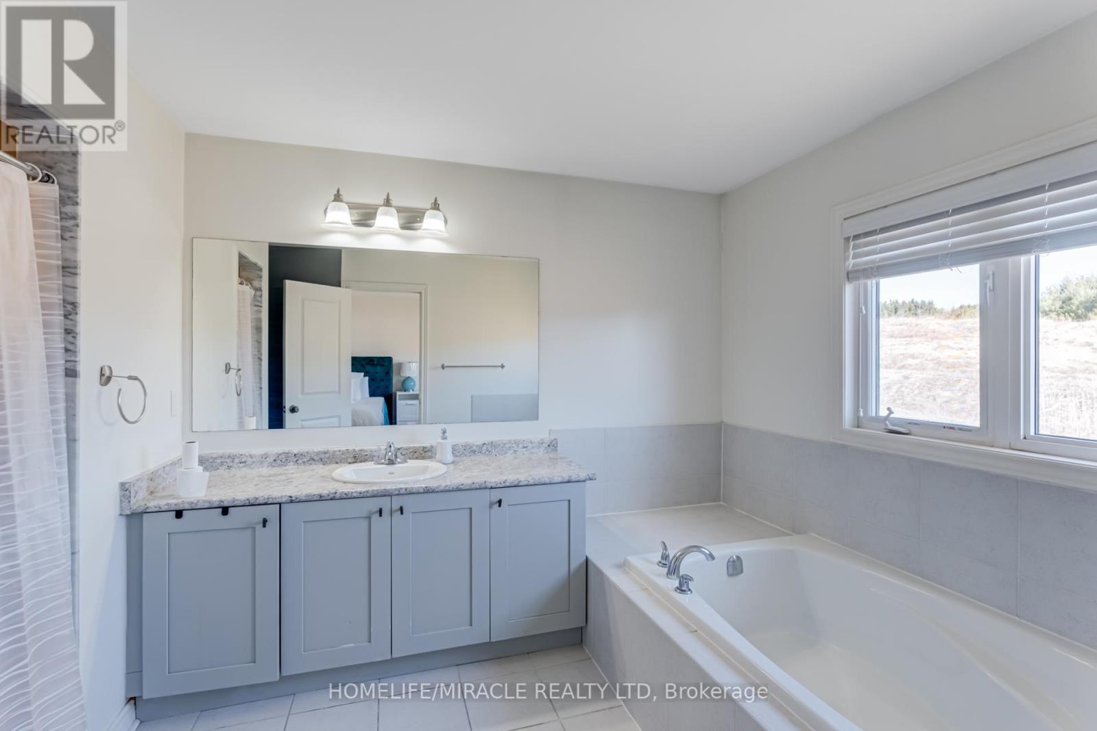 Photo 12 of 57 Sutcliffe Way, New Tecumseth ON