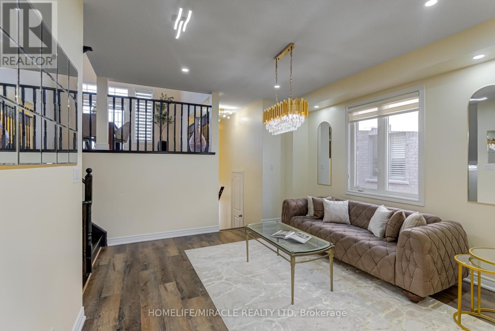 Photo 31 of 57 Sutcliffe Way, New Tecumseth ON