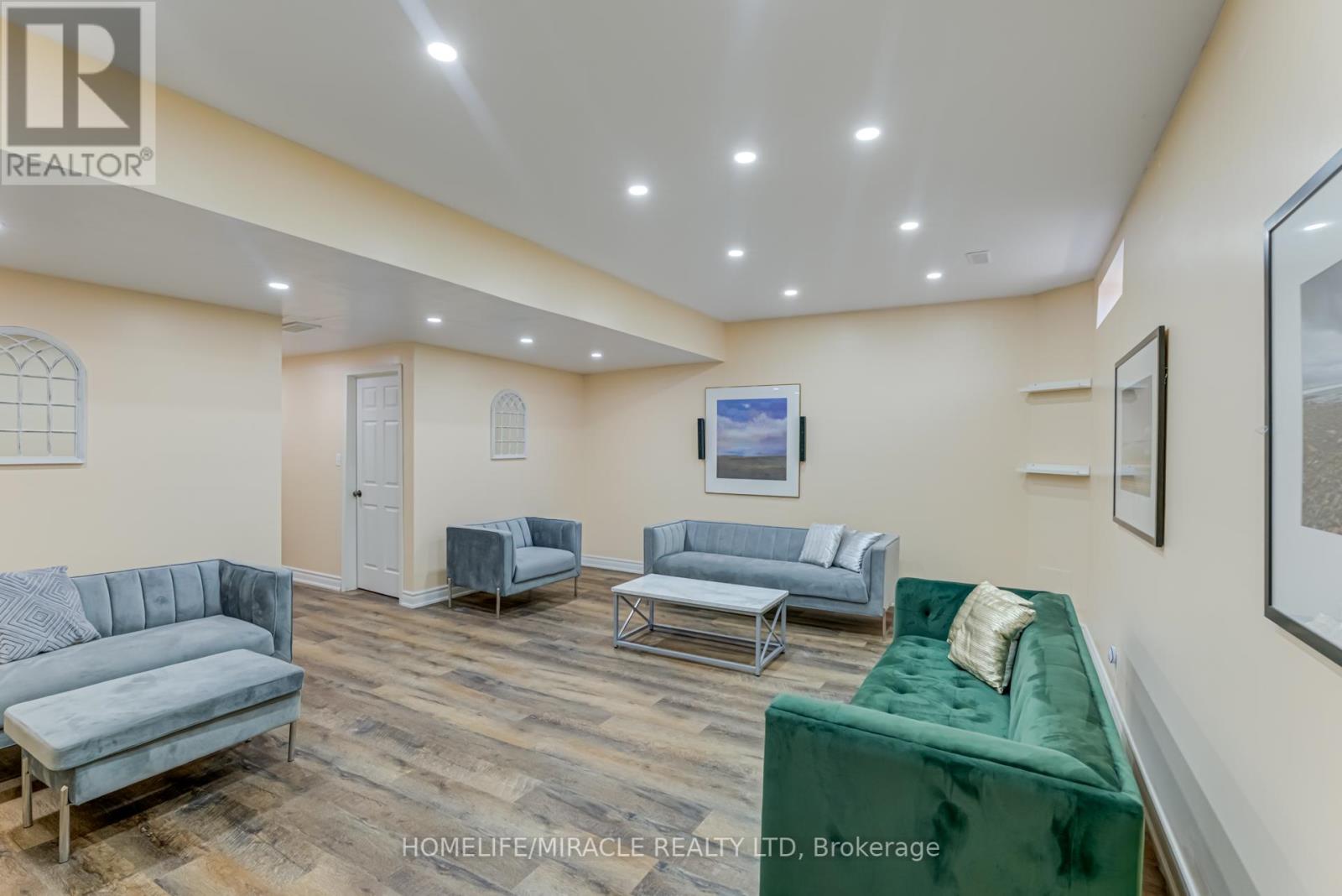 Photo 23 of 57 Sutcliffe Way, New Tecumseth ON