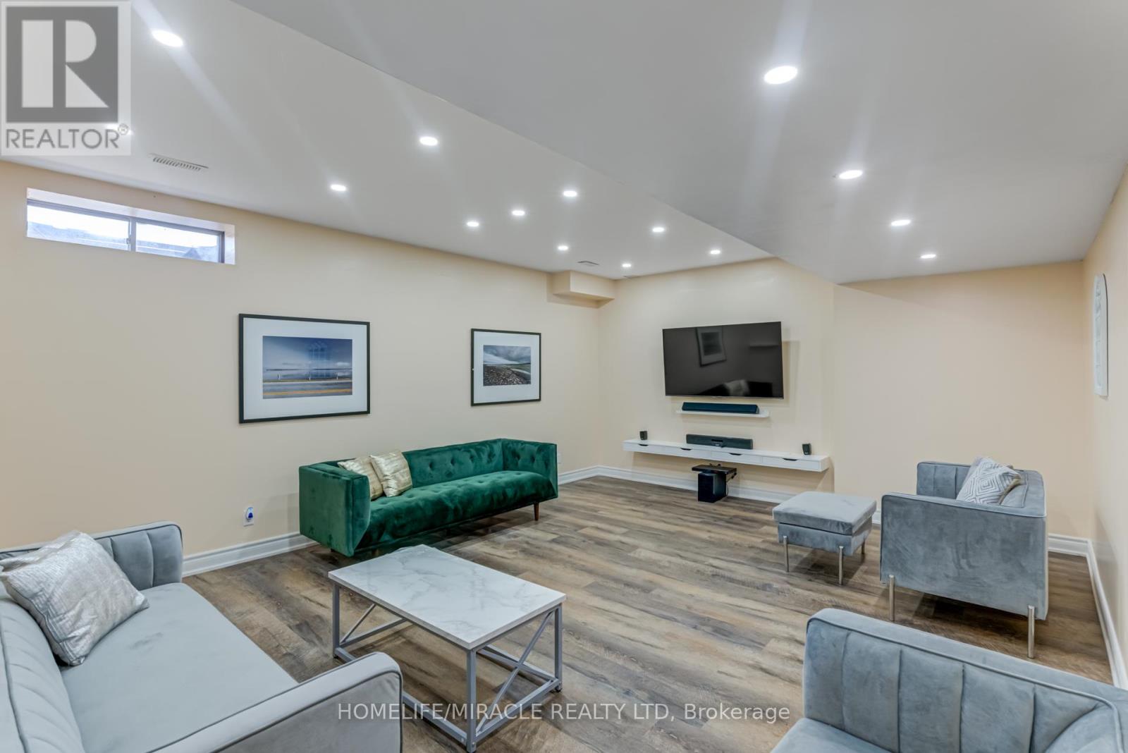 Photo 3 of 57 Sutcliffe Way, New Tecumseth ON