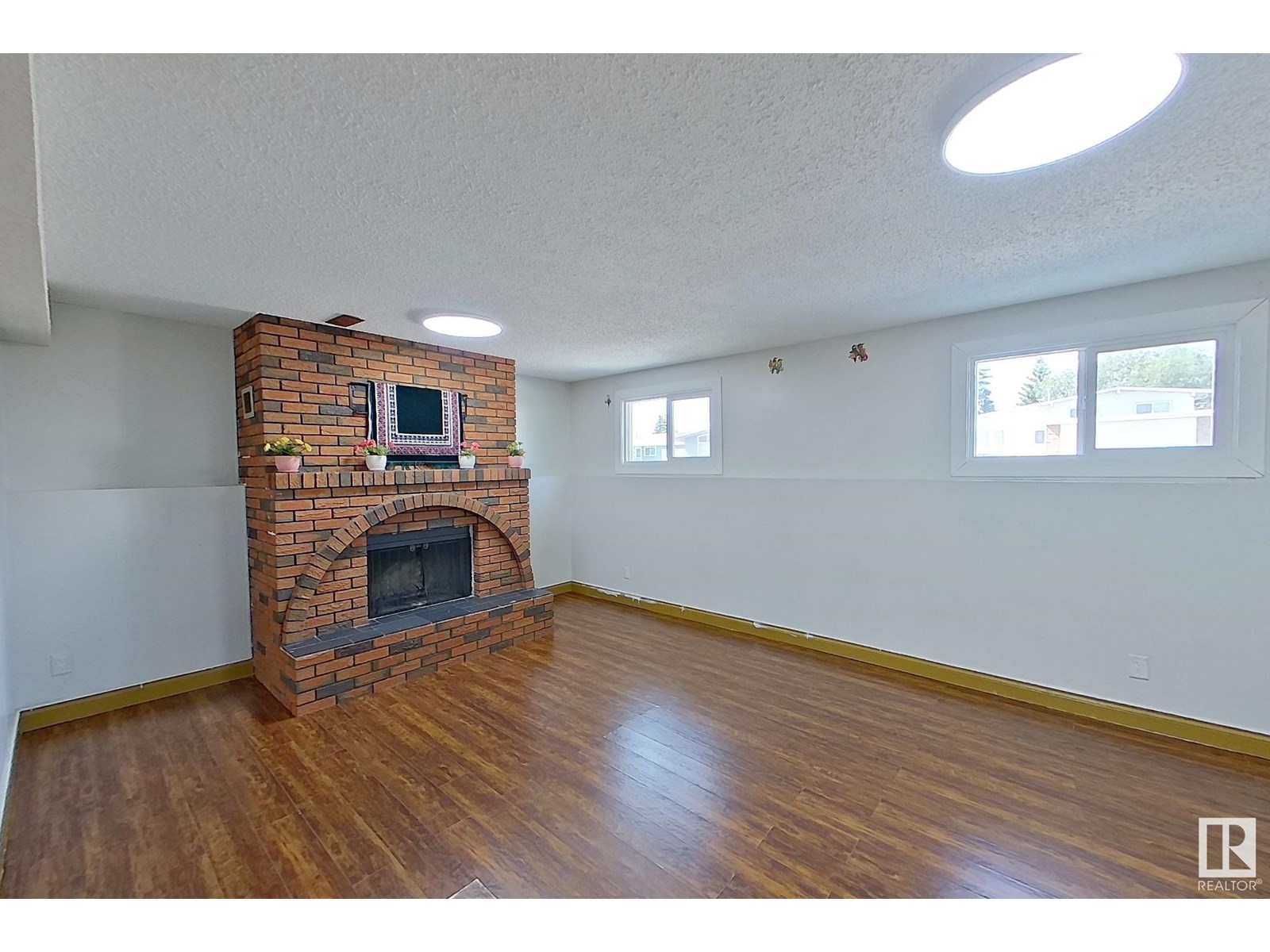 Photo 2 of 16729 109 A St Nw, Edmonton AB