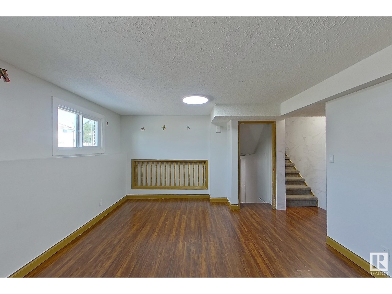 Photo 9 of 16729 109 A St Nw, Edmonton AB