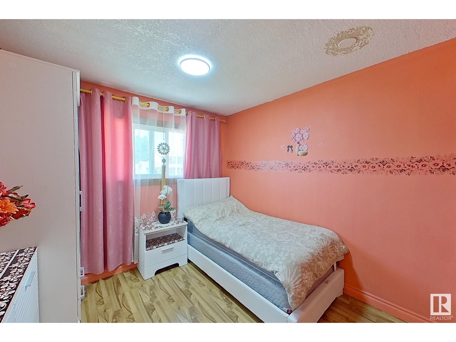 Photo 22 of 16729 109 A St Nw, Edmonton AB