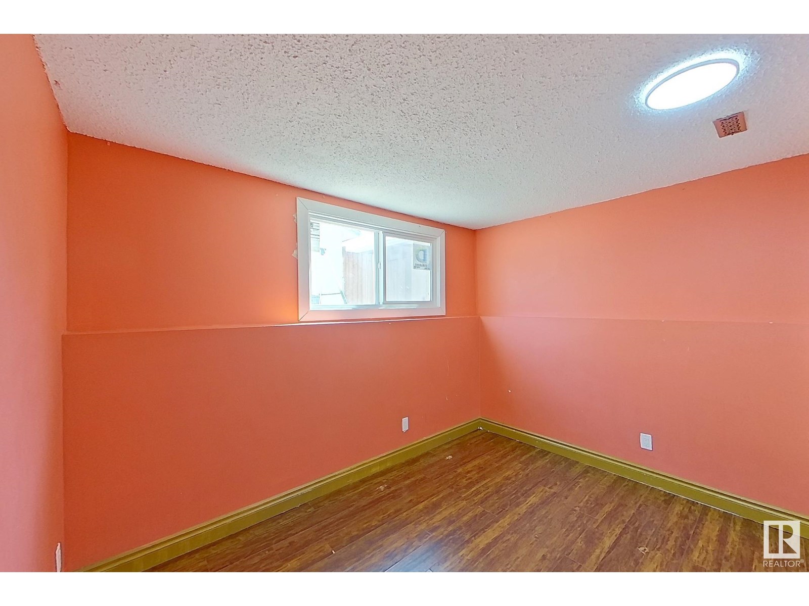 Photo 4 of 16729 109 A St Nw, Edmonton AB