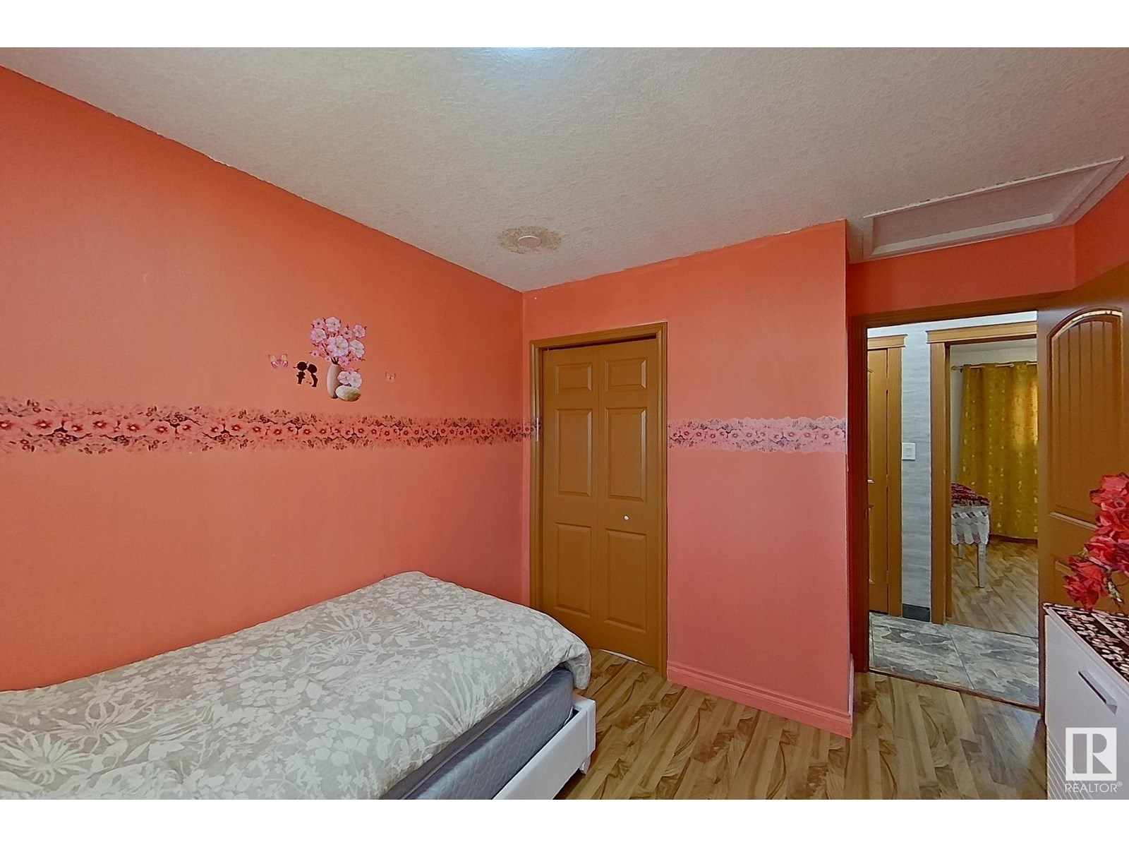 Photo 12 of 16729 109 A St Nw, Edmonton AB