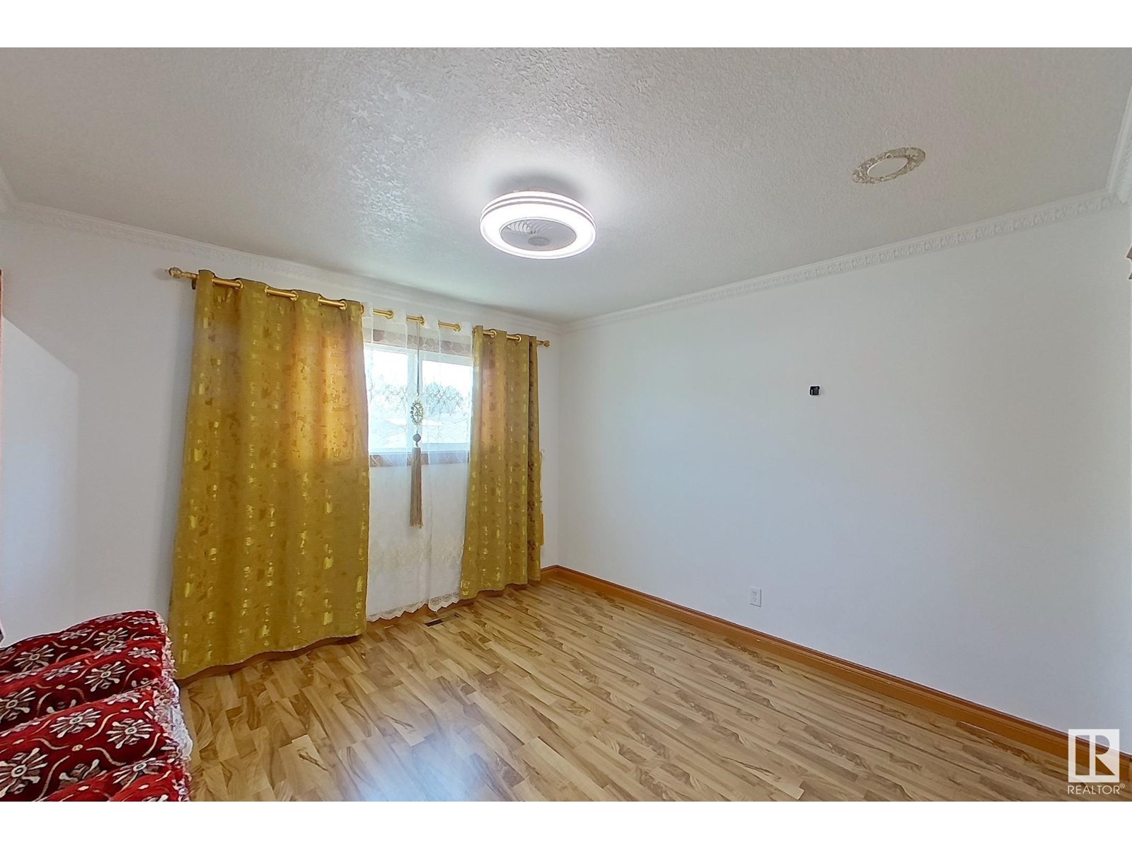 Photo 10 of 16729 109 A St Nw, Edmonton AB